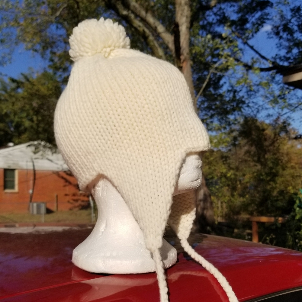 Pom pom hats - Picture 4 of 6